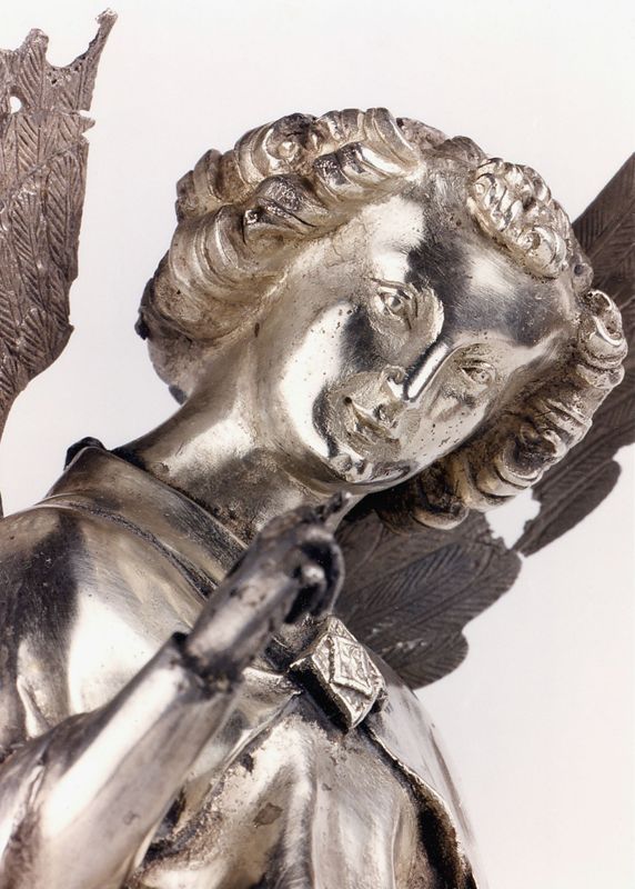 châsse de Sainte-Gertrude : Détails du pignon de la Vierge à l'Enfant (PV)