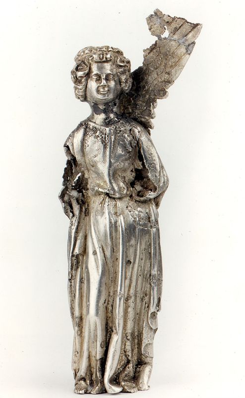 châsse de Sainte-Gertrude : Détails du pignon de la Vierge à l'Enfant (PV)