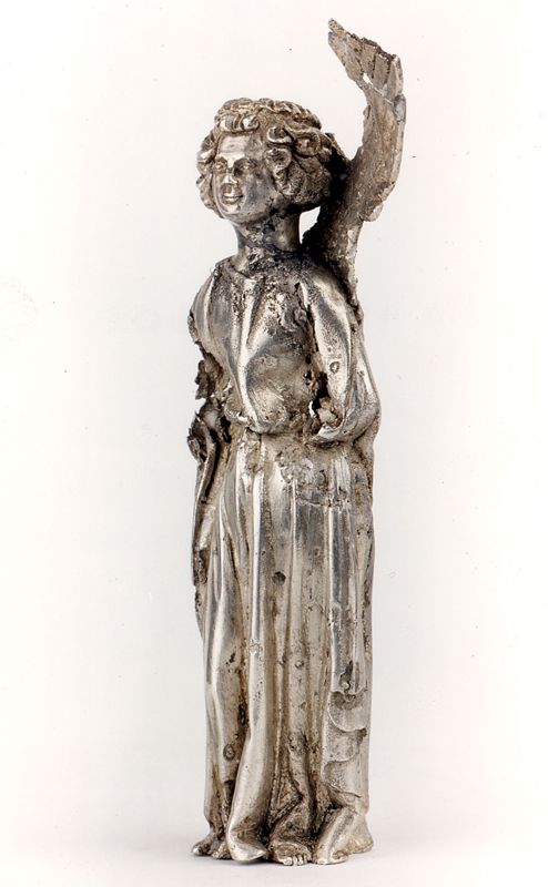 châsse de Sainte-Gertrude : Détails du pignon de la Vierge à l'Enfant (PV)