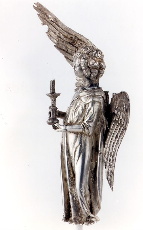 châsse de Sainte-Gertrude : Détails du pignon de la Vierge à l'Enfant (PV)