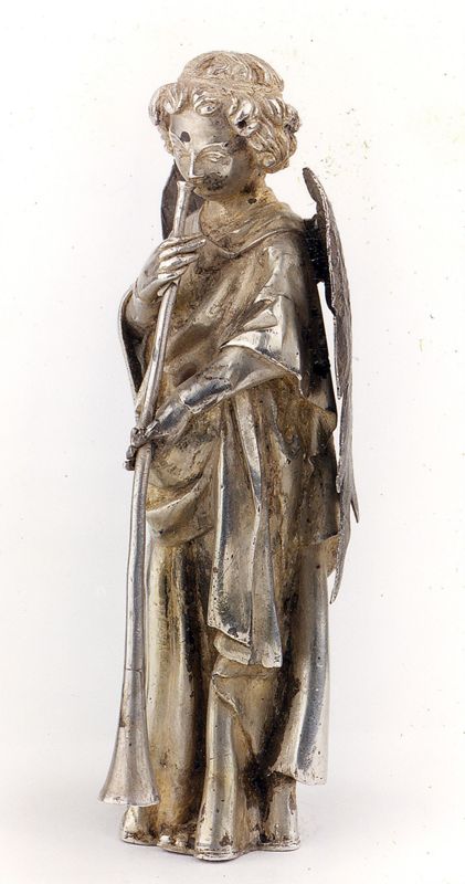 châsse de Sainte-Gertrude : Détails du pignon de la Vierge à l'Enfant (PV)