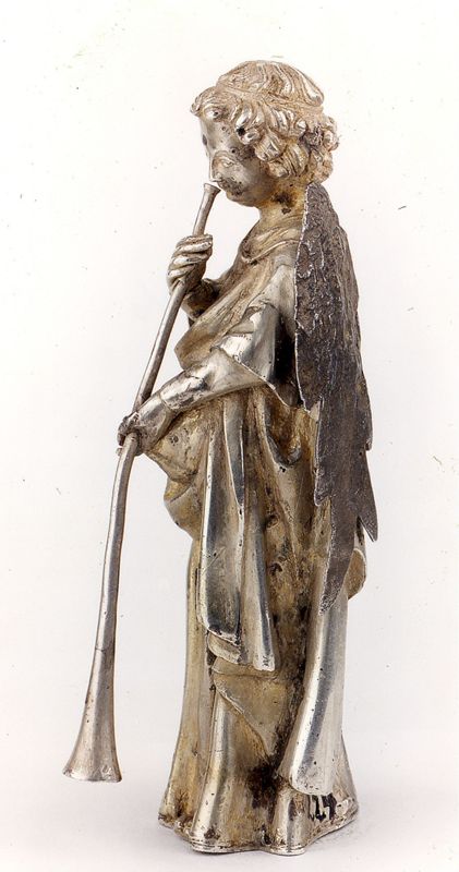 châsse de Sainte-Gertrude : Détails du pignon de la Vierge à l'Enfant (PV)
