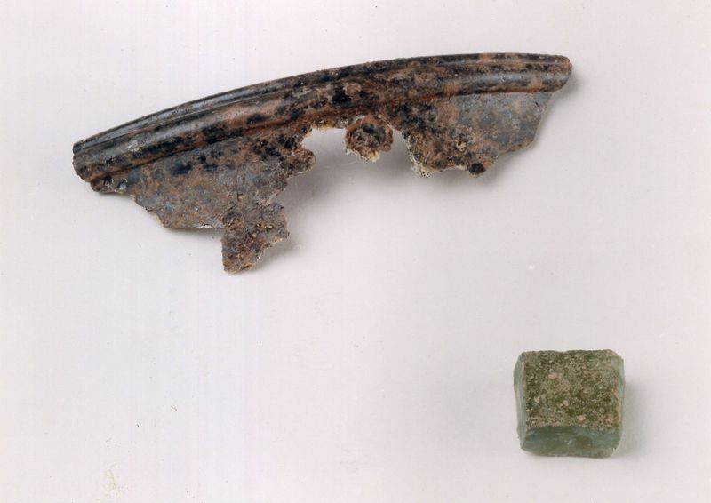 2 fragments (d'une coupelle ?)