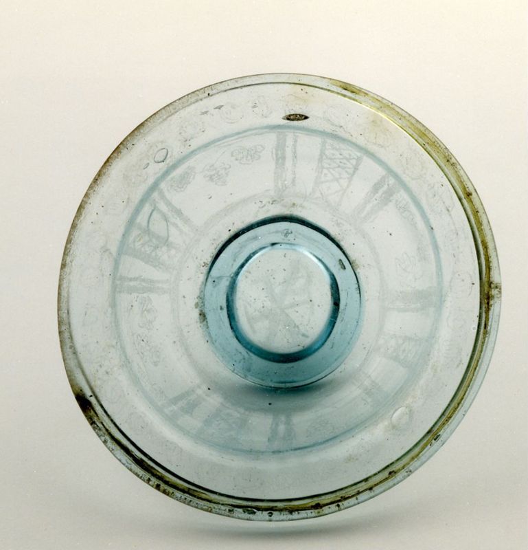 Coupe gravée bleuâtre