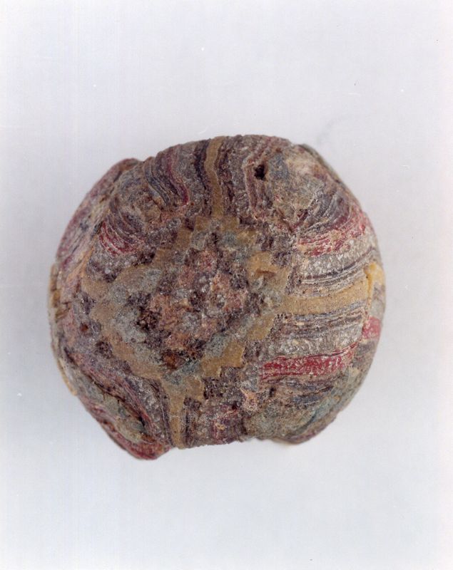 perle mosaïqué (d'un collier ?)