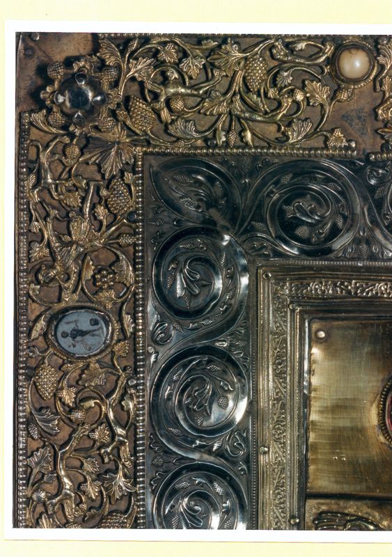Deux plats de l'évangéliaire d'Oignies : Calvaire et Christ en majesté