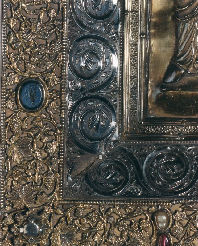 Deux plats de l'évangéliaire d'Oignies : Calvaire et Christ en majesté