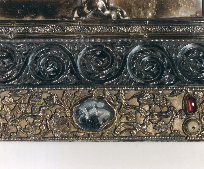 Deux plats de l'évangéliaire d'Oignies : Calvaire et Christ en majesté