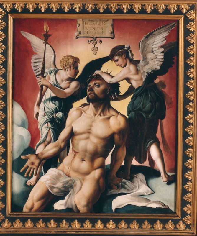 Christus met doornen gekroond tussen twee engelen