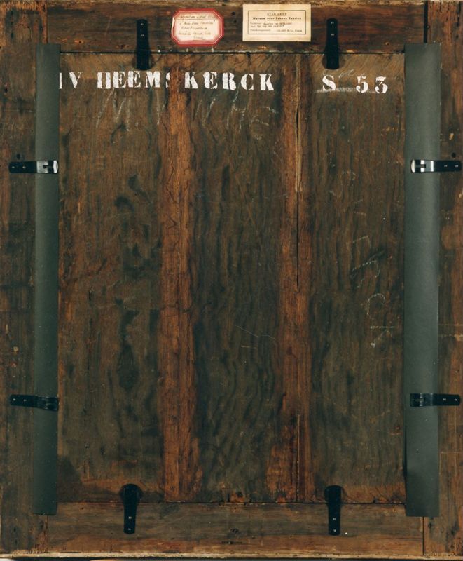 Christus met doornen gekroond tussen twee engelen