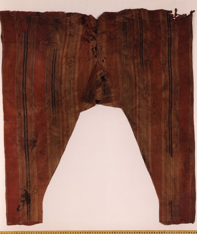 pantalon / Musées Royaux d'Art et d'Histoire