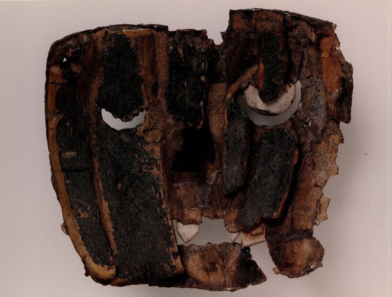 Masque mixtèque en bois, turquoise et coquille animale