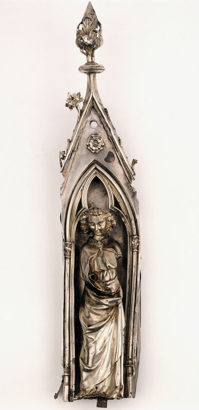 châsse de Sainte-Gertrude : Détails du pignon de la Vierge à l'Enfant (PV)