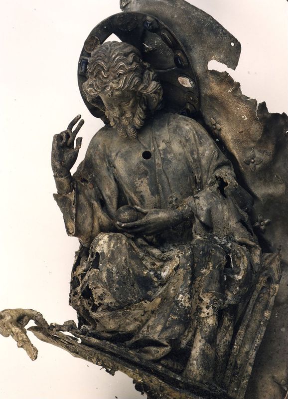 châsse de Sainte-Gertrude : Détails du pignon avec le Christ trônant (PC)