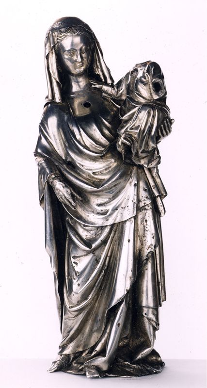 châsse de Sainte-Gertrude : Détails du pignon de la Vierge à l'Enfant (PV)