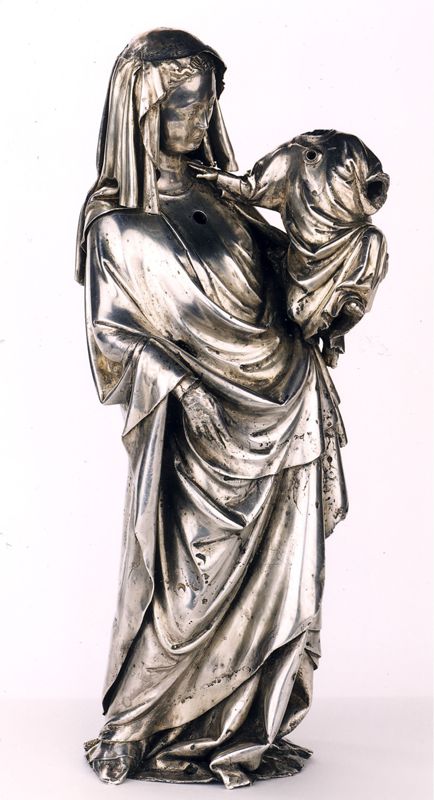 châsse de Sainte-Gertrude : Détails du pignon de la Vierge à l'Enfant (PV)