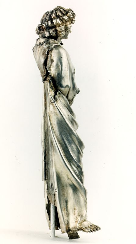 châsse de Sainte-Gertrude : Détails du pignon de la Vierge à l'Enfant (PV)