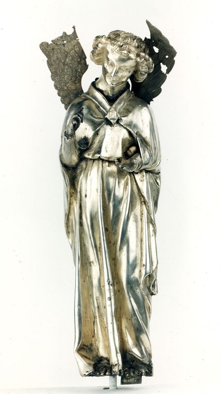 châsse de Sainte-Gertrude : Détails du pignon de la Vierge à l'Enfant (PV)