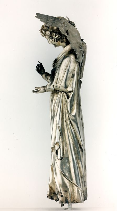 châsse de Sainte-Gertrude : Détails du pignon de la Vierge à l'Enfant (PV)