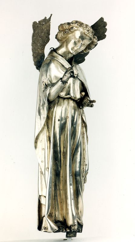 châsse de Sainte-Gertrude : Détails du pignon de la Vierge à l'Enfant (PV)
