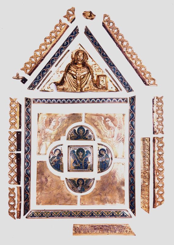Reliquaire de saint Gondulphe en forme de pignon de châsse