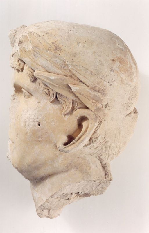 Tête d'homme ceinte de lauriers à l'antique