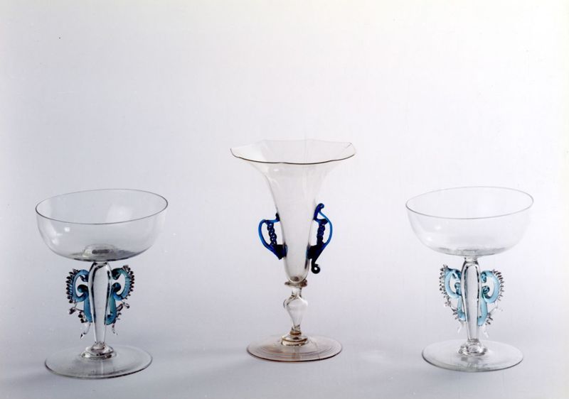 Verre à jambe "à la vénitienne" avec filament bleu