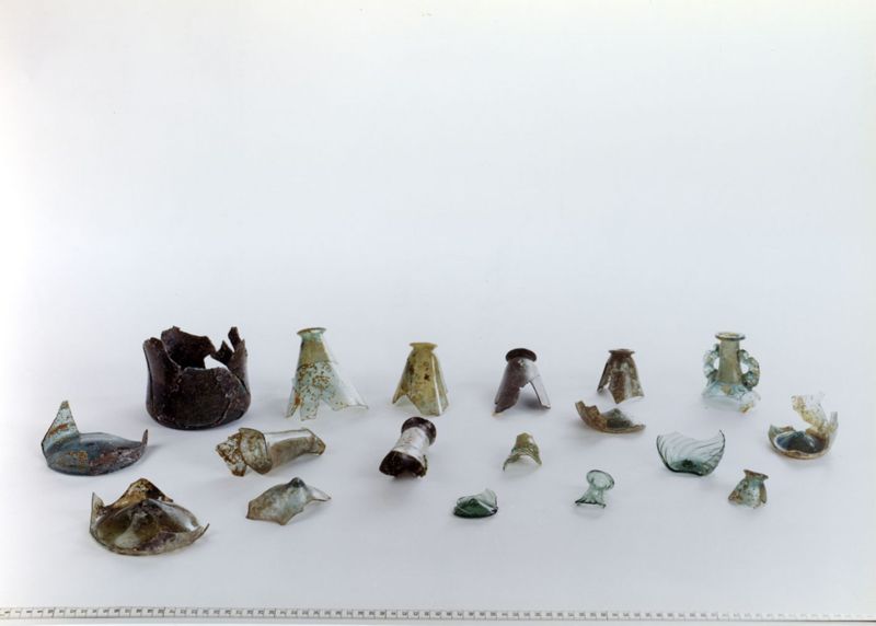Ensemble de divers fragments (albarello, récipient, fiole, bouteille)