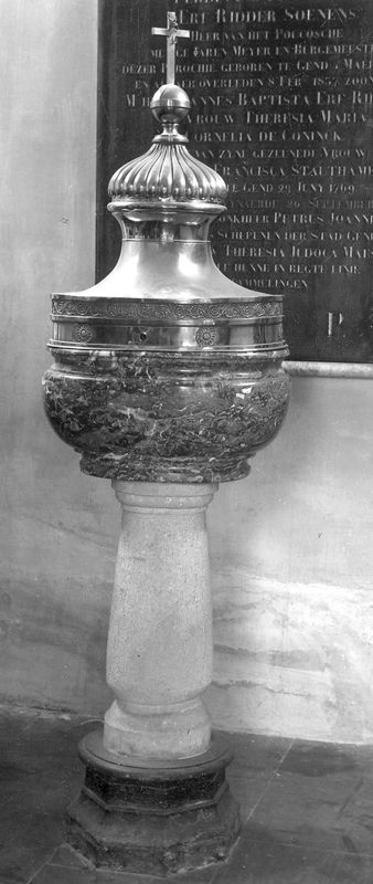 fonts baptismaux / Kerk Sint-Niklaas[Zwijnaarde]