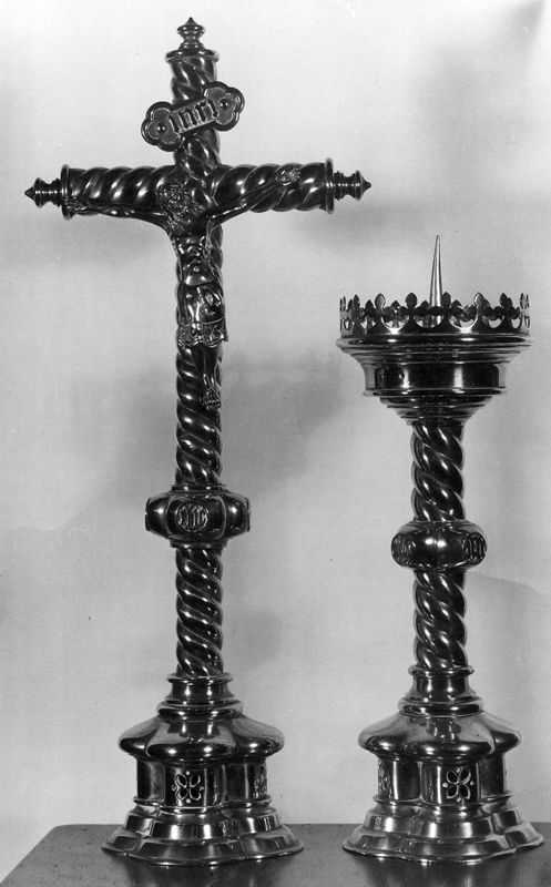 crucifix[f] / Eglise Saint-Hubert[Surister]
