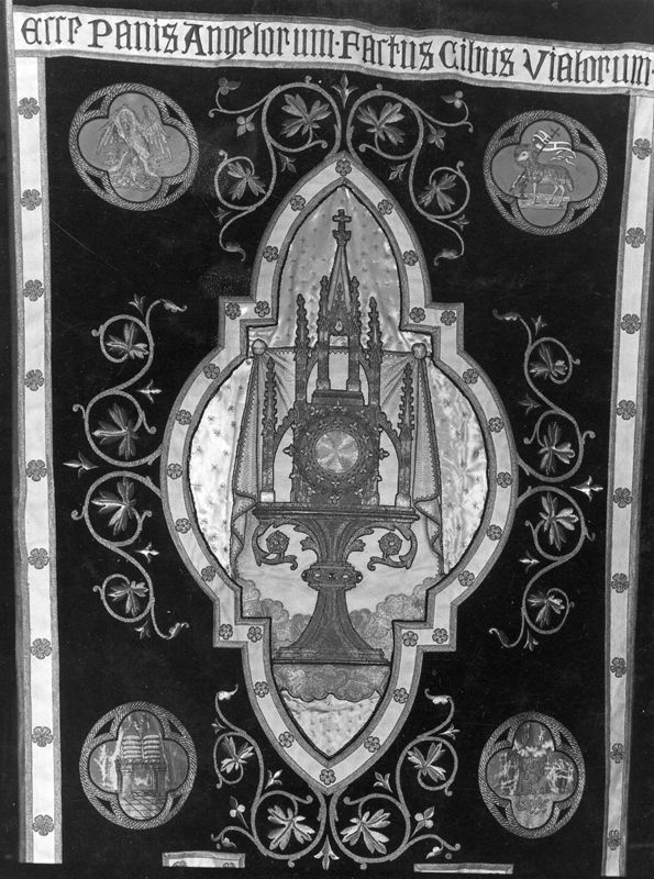 Bannière de la procession de la confrérie du saint Sacrement