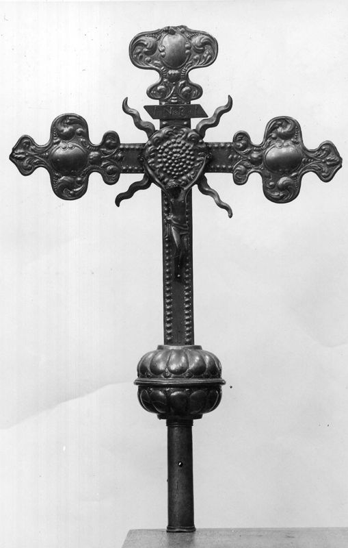 croix de procession / Eglise Saint-Jean-Baptiste[Welkenraedt]