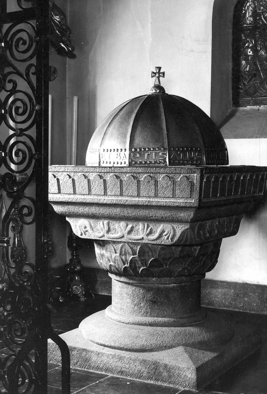 fonts baptismaux / Eglise Saint-Barthélemy[Châtelineau]