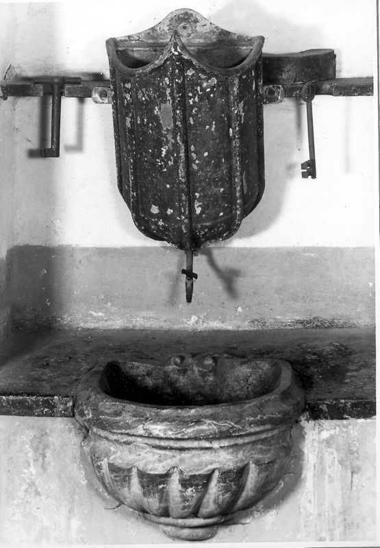 lavabo[liturgique] / Eglise Saint-Georges[Limbourg]