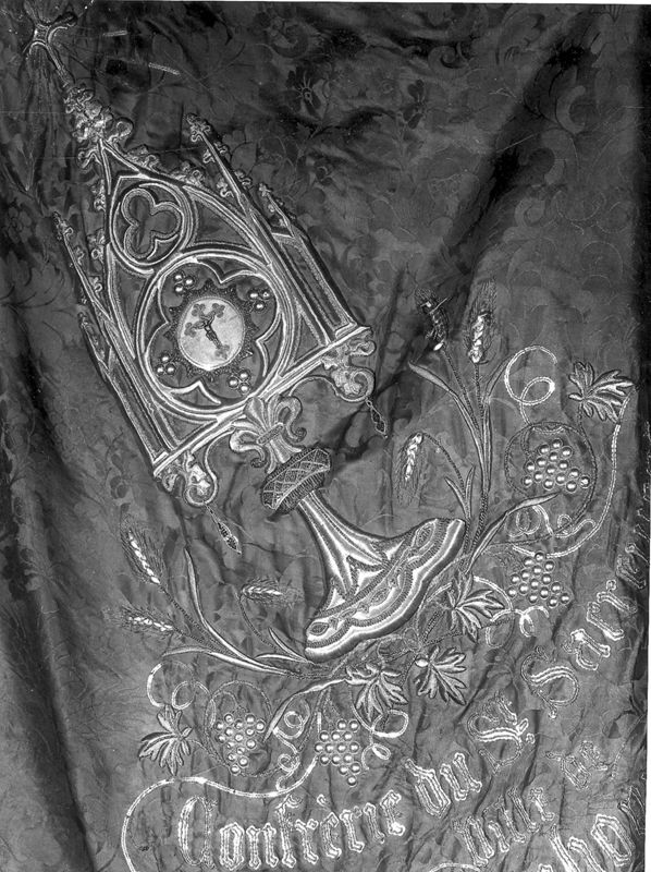 Bannière de la procession de la confrérie du Saint-Sacrement