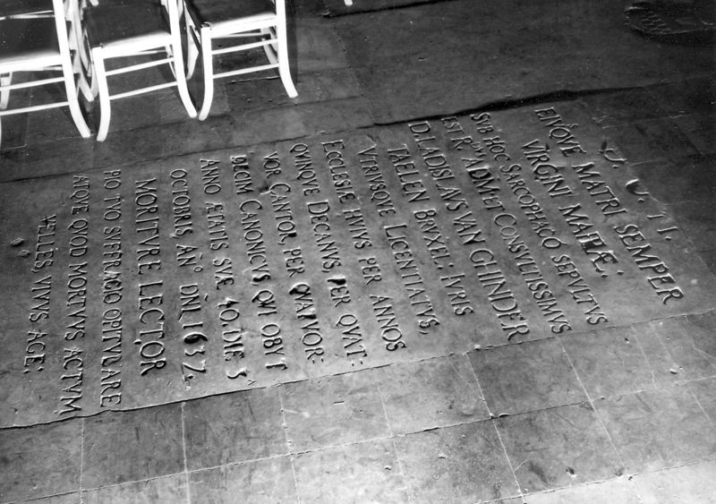 Grafsteen van Ladislas Van Gindertaelen
