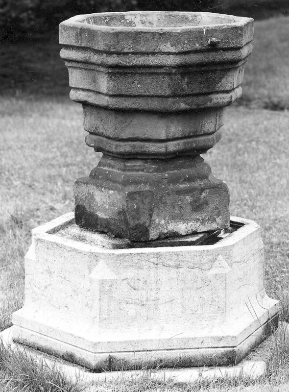 fonts baptismaux / Kerk Sint-Catharina[Ruisbroek(Puurs)]