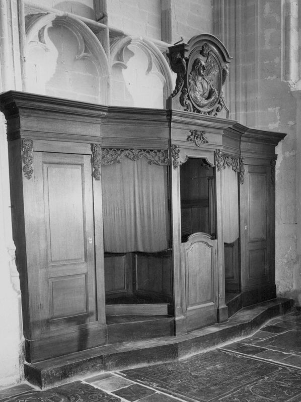 confessionnal / Kerk O.L.Vrouw over de Dijle