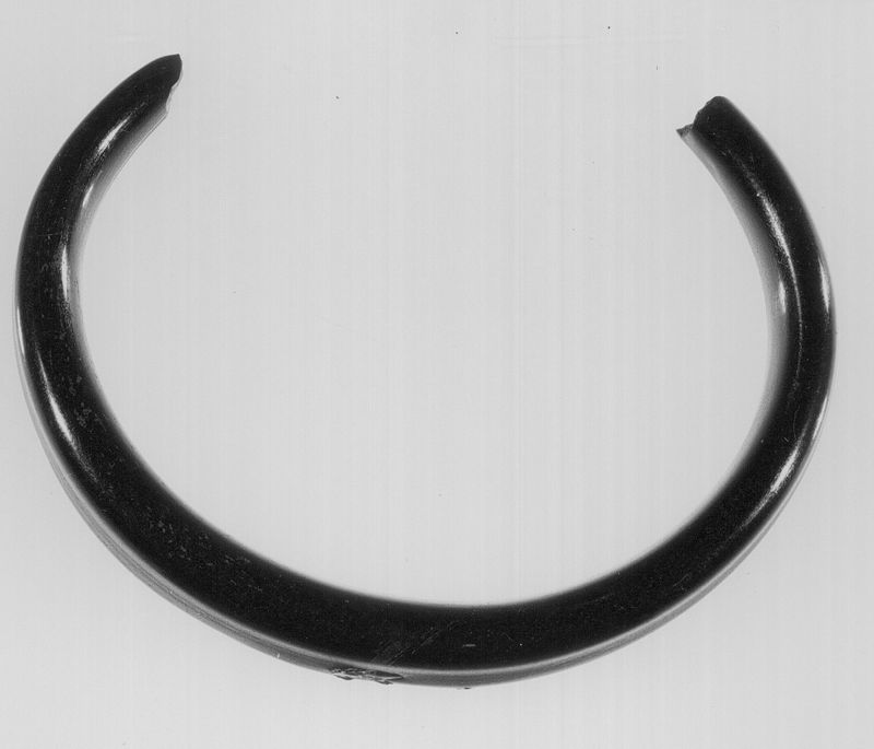 bracelet / Musée communal d'Archéologie, d'Art et d'Histoire