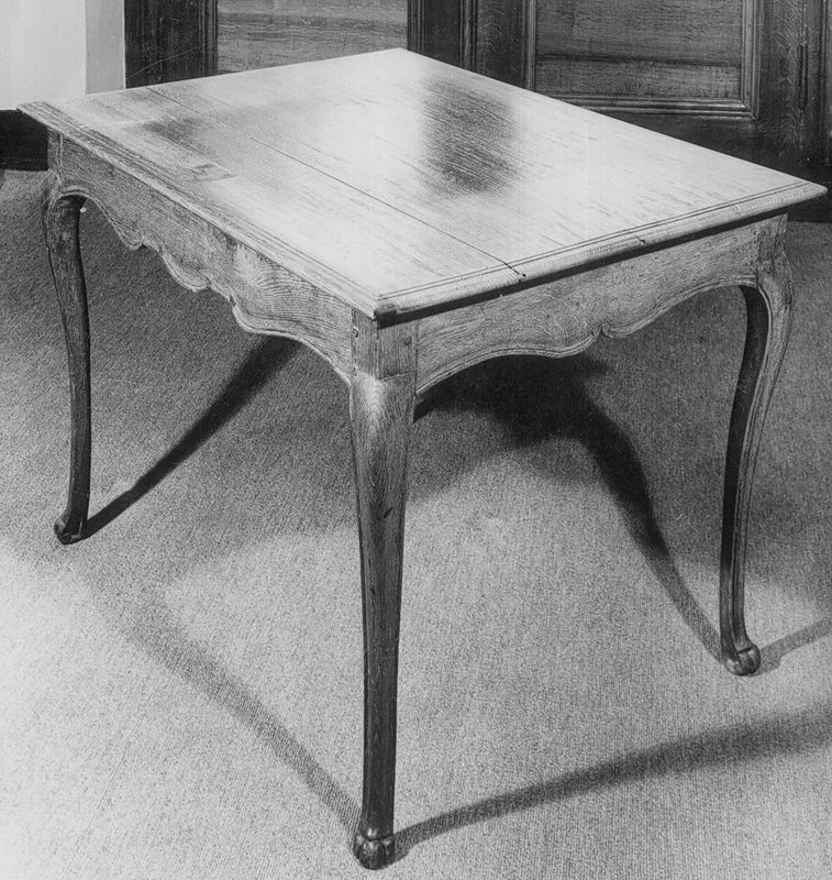 table de jeu / Musée communal d'Archéologie, d'Art et d'Histoire