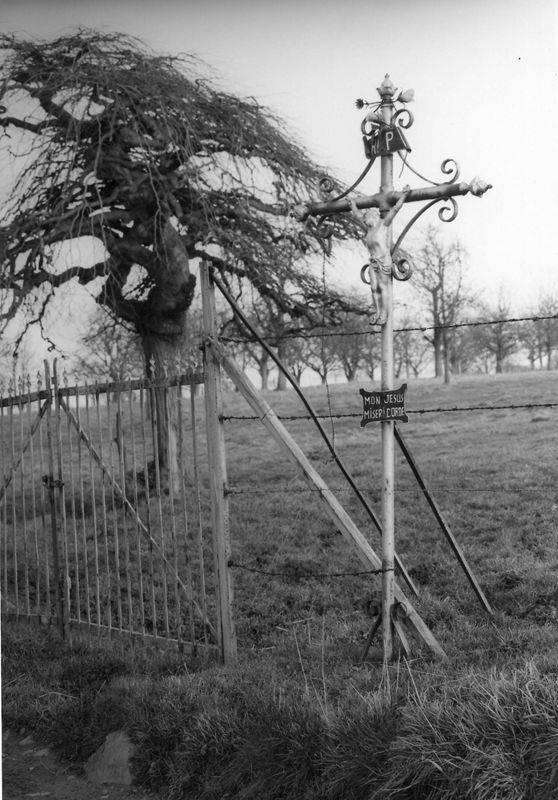 croix de campagne / Kerk Sint-Lambertus['s-Gravenvoeren]