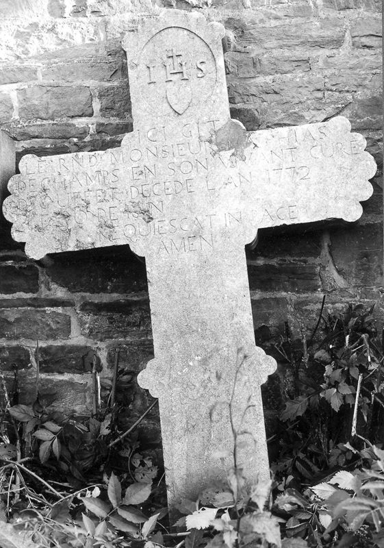 Croix funéraire du curé Mathias Dechamps