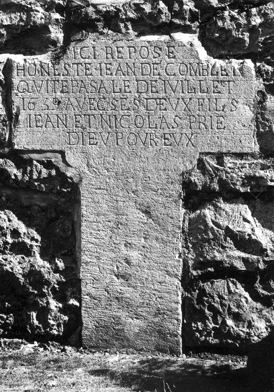 Croix funéraire de Jean de Comblen et de ses fils Jean et Nicolas
