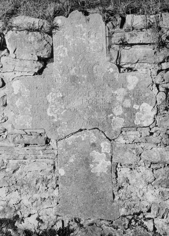 Croix funéraire de Hubert Le Marichalle et de Yenne Basine
