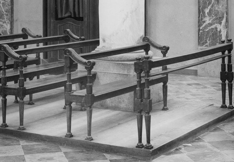 banc d'église / Eglise Saint-Martin[Warzée]