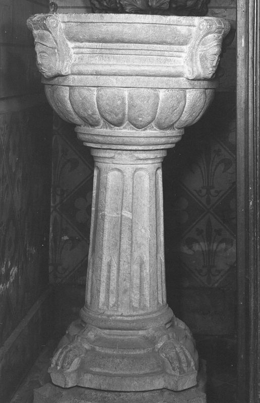 fonts baptismaux / Eglise Saint-Quentin[Lives-sur-Meuse]