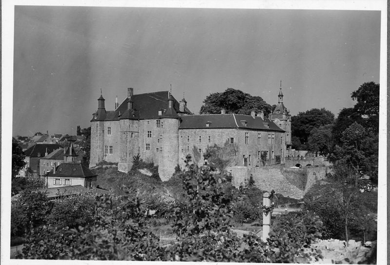 château fort / Château fort et musée d'art[Fondation van der Burch]