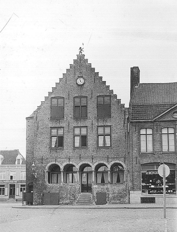 "Hoge Wacht"
vroeger gebouw van de nachtwacht
heden Kamer voor Handel en Nijverheid