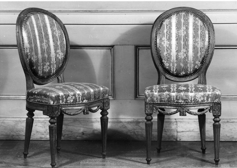 chaise / Musées Royaux d'Art et d'Histoire