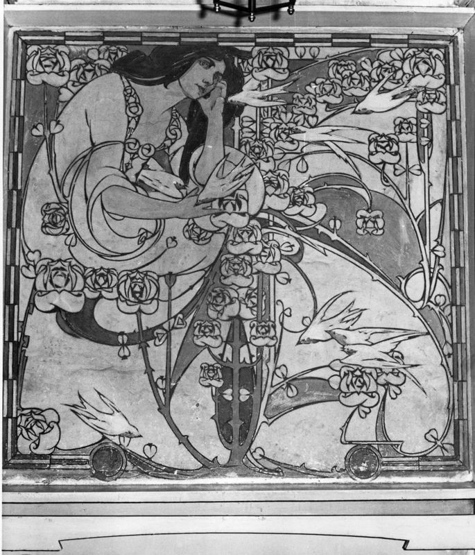 Personnage féminin aux colombes